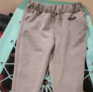 Brunette the label 'blonde' pants